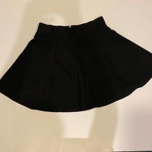 BLACK FLARED MINI SKIRT ZIP UP BACK SIZE SMALL